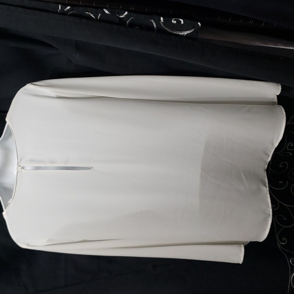 Lush.  Soft & Silky White Blouse; V-Strap Neck line; Key Hole Closure EUC Size S - Picture 6 of 13